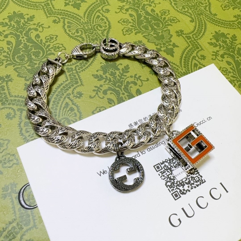 G*u*i bracelets